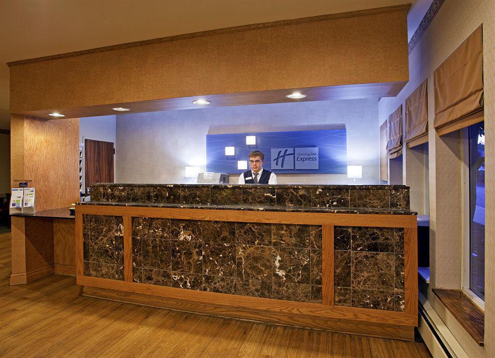 Holiday Inn Express Hotel & Suites Pittsburgh Airport By Ihg Robinson Township  Interior photo