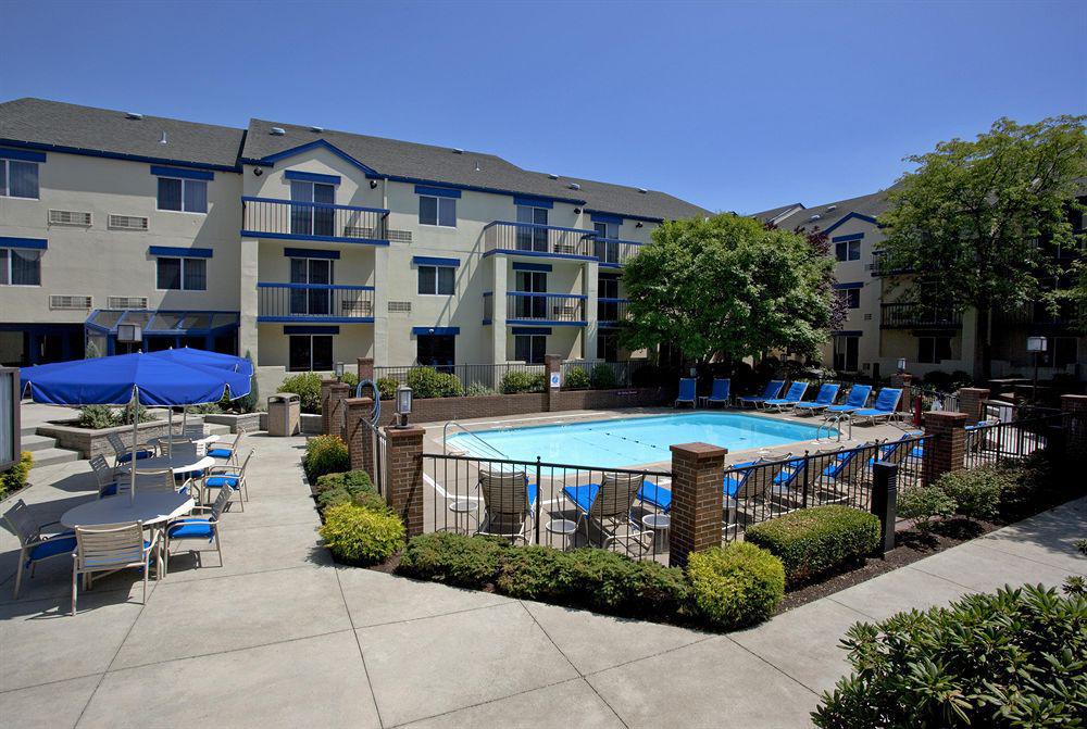 Holiday Inn Express Hotel & Suites Pittsburgh Airport By Ihg Robinson Township  Exterior photo