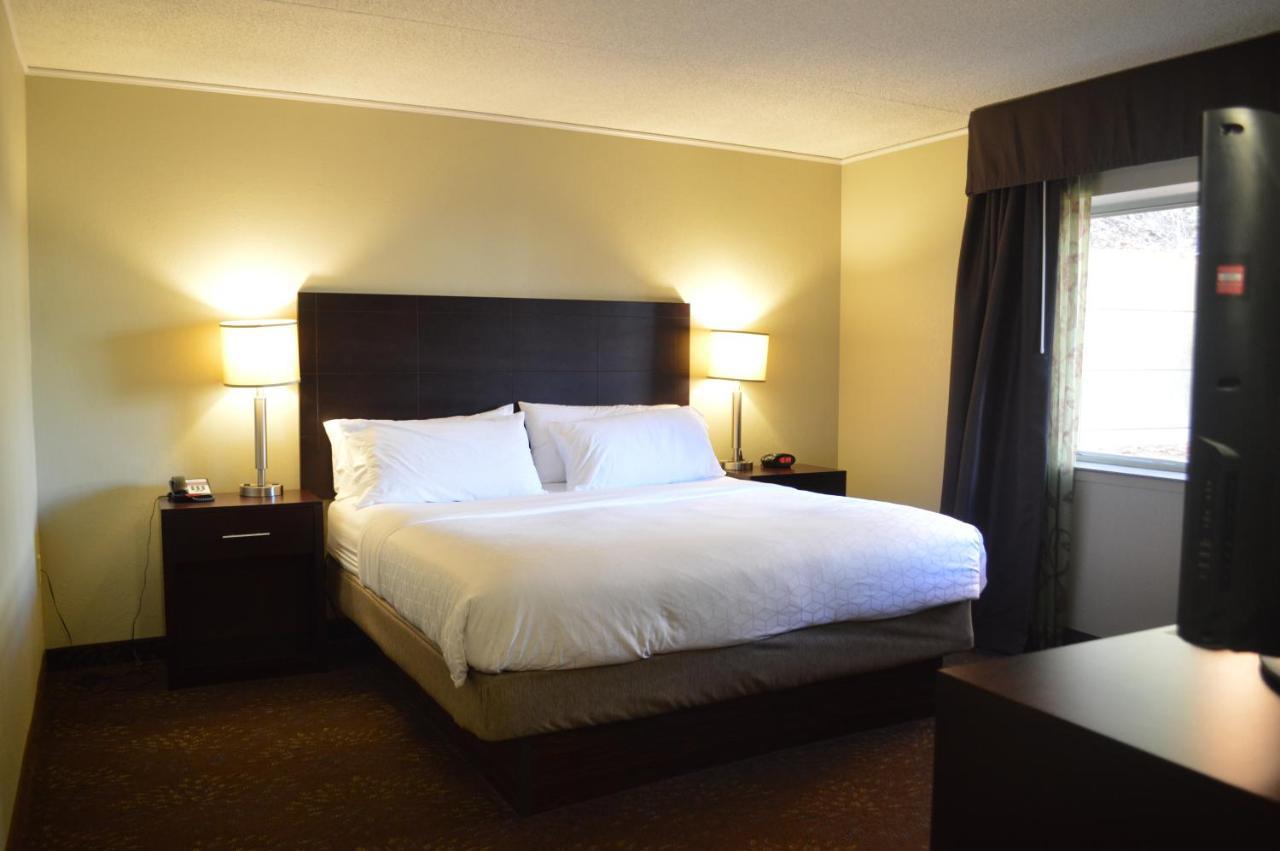 Holiday Inn Express Hotel & Suites Pittsburgh Airport By Ihg Robinson Township  Exterior photo