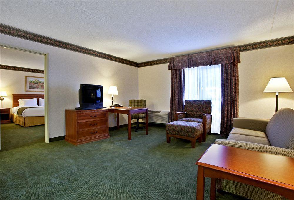 Holiday Inn Express Hotel & Suites Pittsburgh Airport By Ihg Robinson Township  Room photo