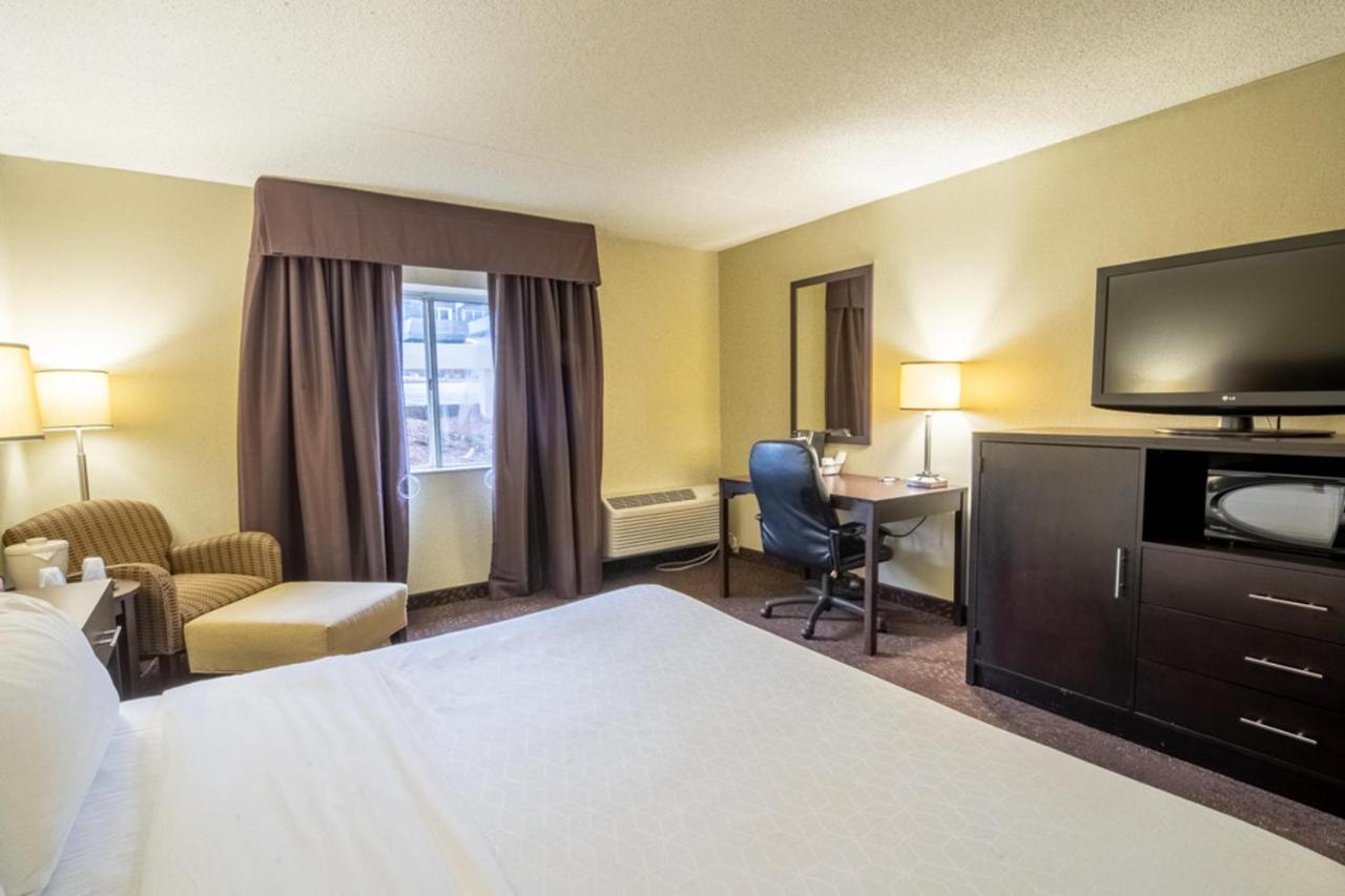 Holiday Inn Express Hotel & Suites Pittsburgh Airport By Ihg Robinson Township  Exterior photo