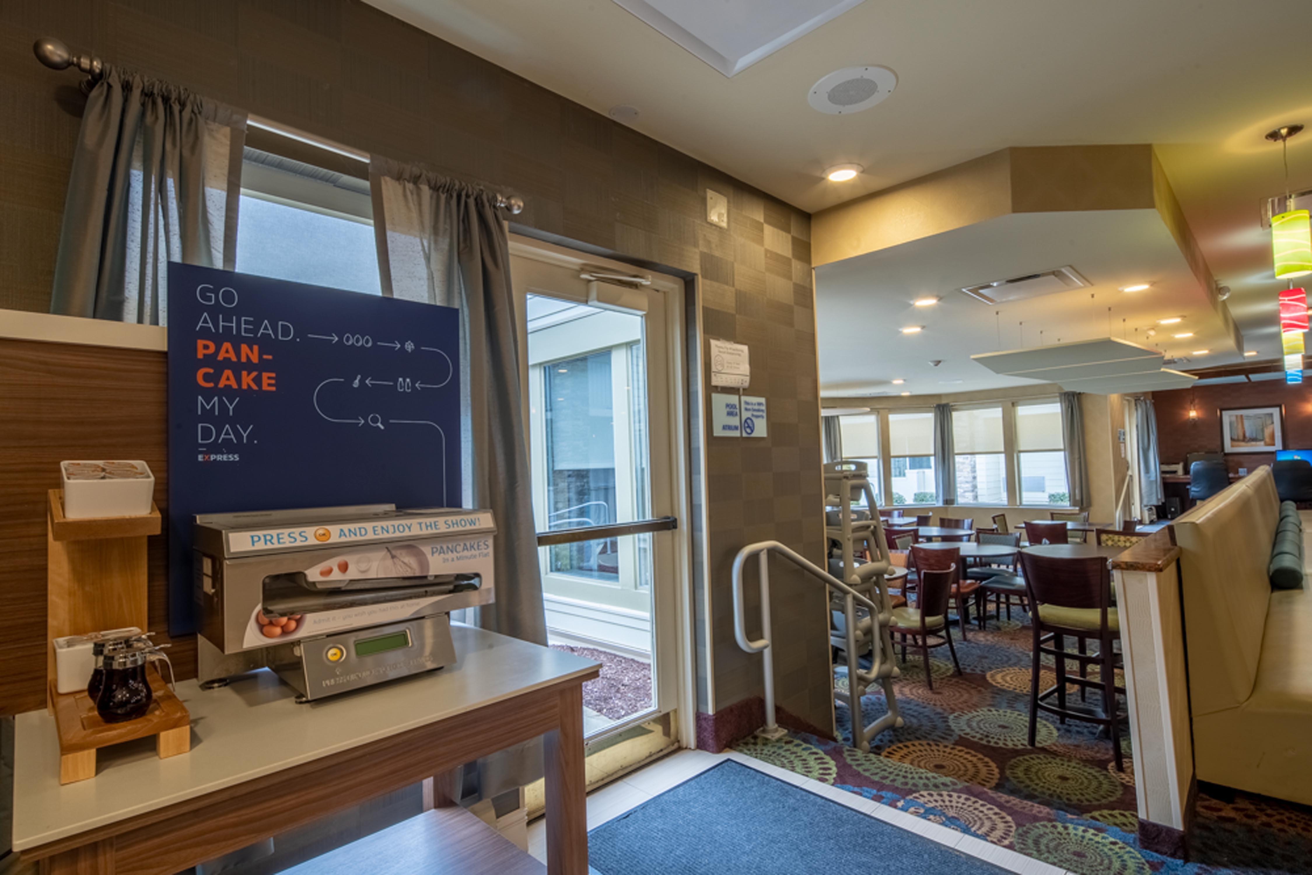 Holiday Inn Express Hotel & Suites Pittsburgh Airport By Ihg Robinson Township  Exterior photo