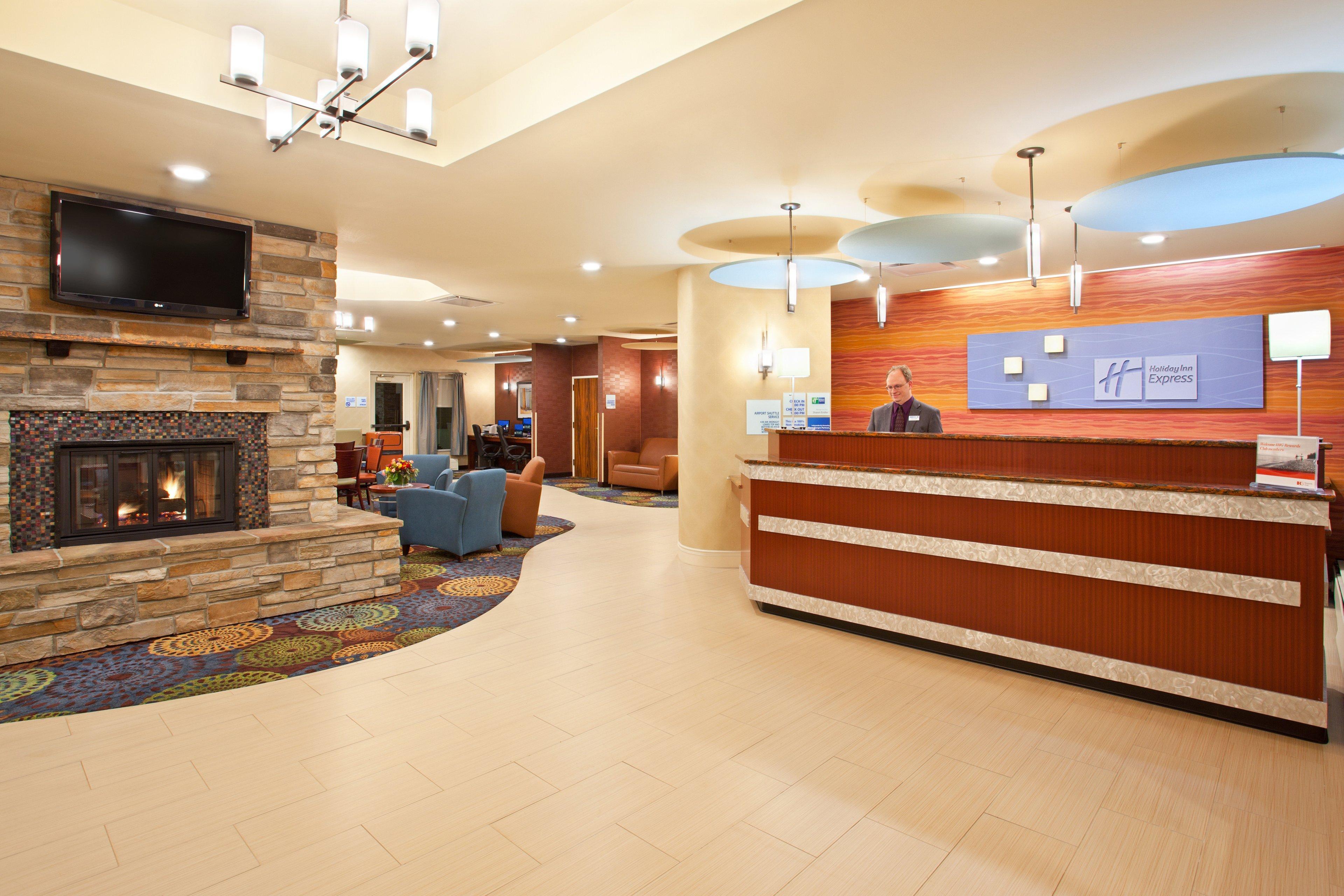 Holiday Inn Express Hotel & Suites Pittsburgh Airport By Ihg Robinson Township  Exterior photo
